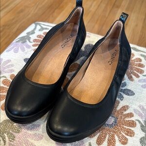 Vionic Classic Black Leather Loafers